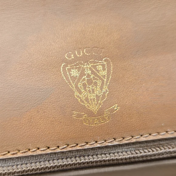 EUC Vintage Gucci Crossbody - Picture 9 of 11